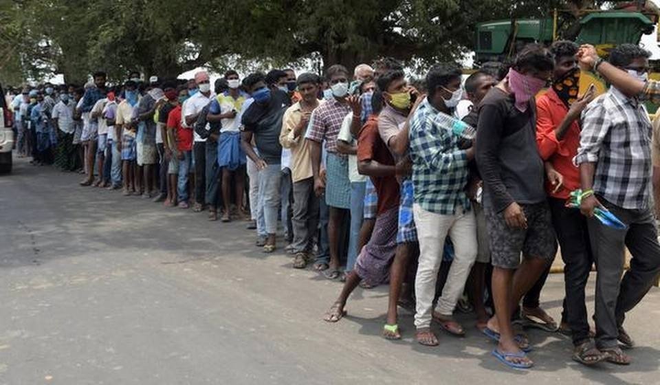 Personal distancing was not followed as residents lined up in in Kadambathur in Tiruvallur district to buy alcohol 